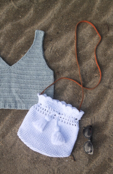 Large Scallop Crochet Bucket in Natural